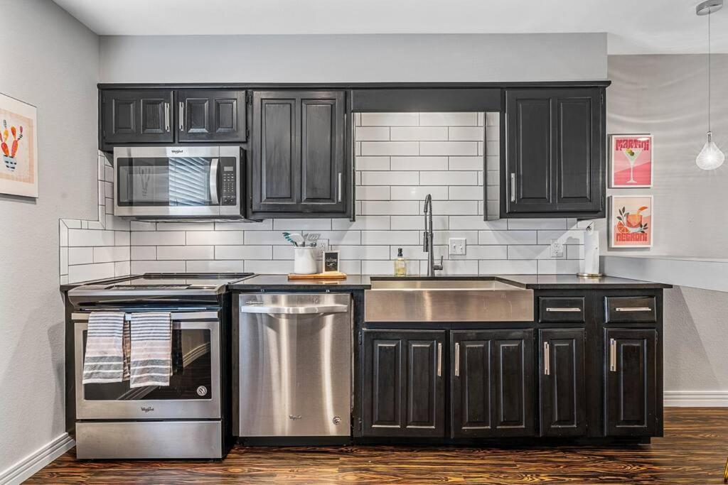 Luxe Condo In City Center Waco Extérieur photo