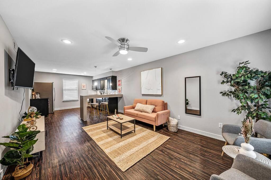 Luxe Condo In City Center Waco Extérieur photo