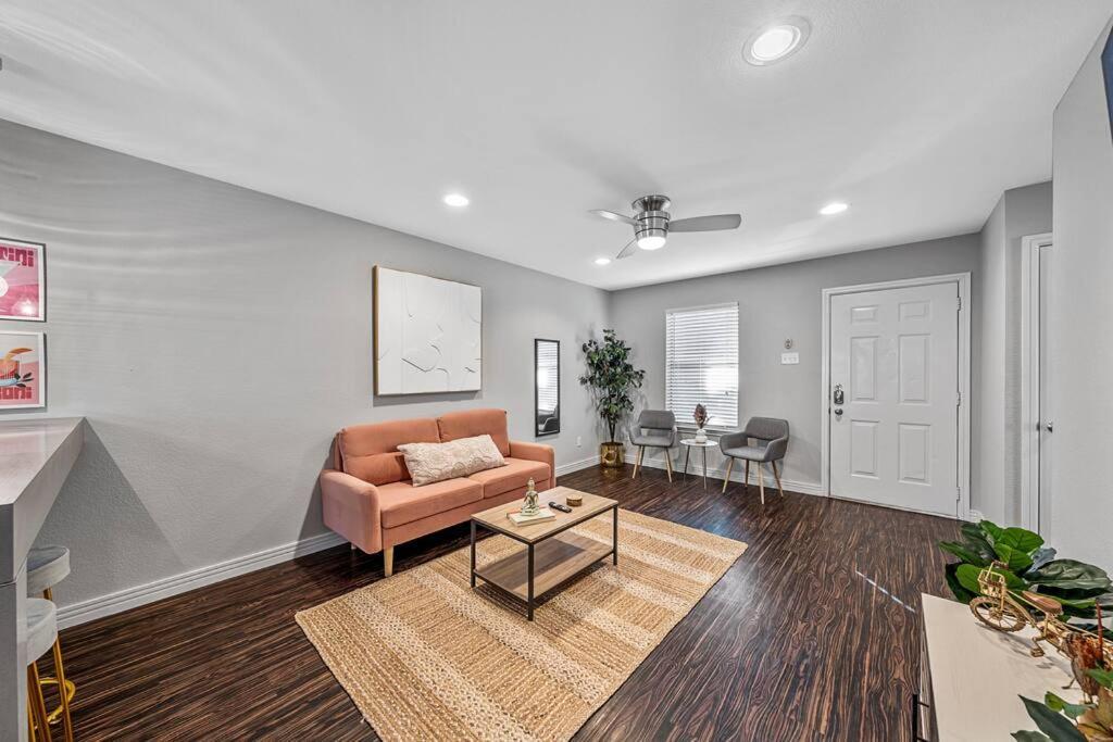 Luxe Condo In City Center Waco Extérieur photo