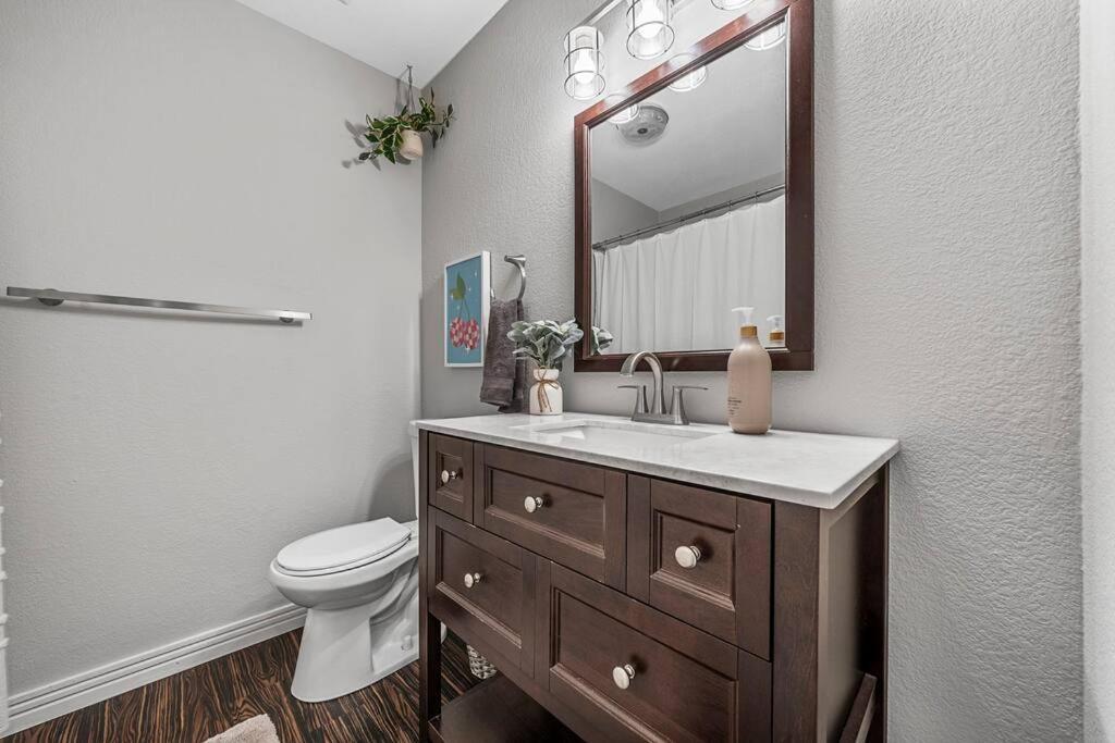 Luxe Condo In City Center Waco Extérieur photo